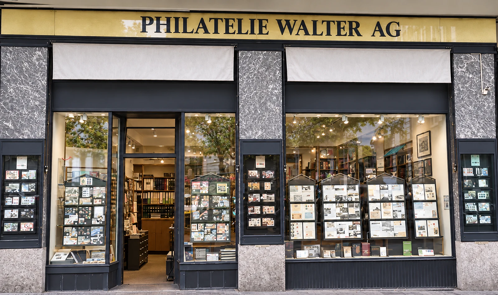 Schaufenster und Eingang von Philatelie Walter AG in Zürich